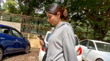 Khushi Kapoor chooses comfort over style in a grey hoodie