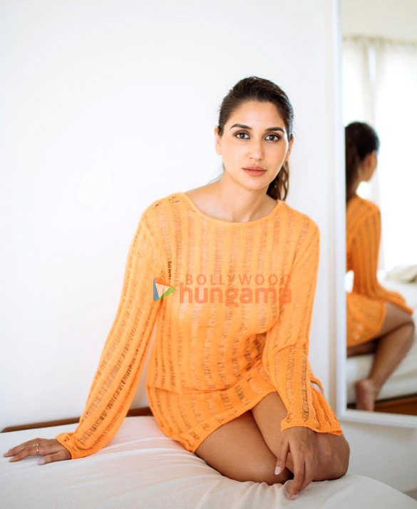 nikita dutta 2 90