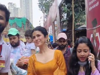 Nimrat Kaur gets clicked by paps as she visits Lalbaug cha Raja Nimrat Kaur gets clicked by paps as she visits Lalbaug cha Raja