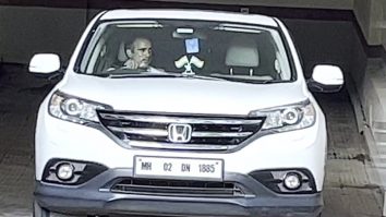 Paps capture a glimpse of Sara Ali Khan as she steps out