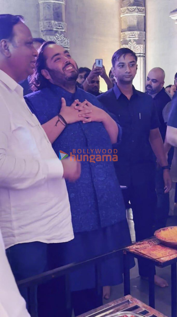 photos aamir khan adah sharma and others snapped at ashish shelars ganpati 9