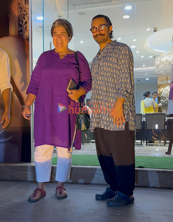 Photos: Aamir Khan and Reena Dutta snapped in Bandra Photos: Aamir Khan and Reena Dutta snapped in Bandra