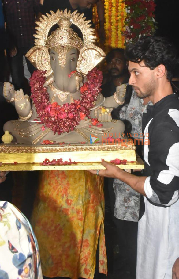 photos aayush sharma arpita khan and others snapped during ganpati visarjan 4