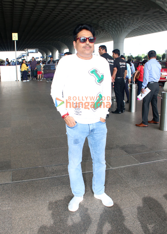 photos anupam kher gulshan grover and sailesh lodha snapped at the airport 3