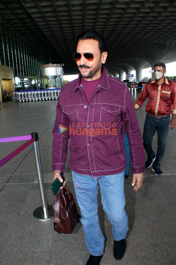 photos anupam kher gulshan grover and sailesh lodha snapped at the airport 5