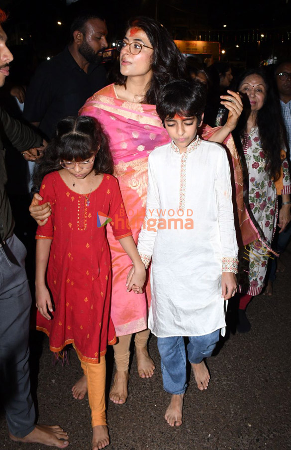 photos ayushmann khurrana sanya malhotra pragya jaiswal and others snapped at lalbaugcha raja 3
