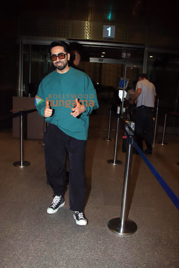 photos ayushmann khurrana and ananya pandey snapped at the airport 1 2