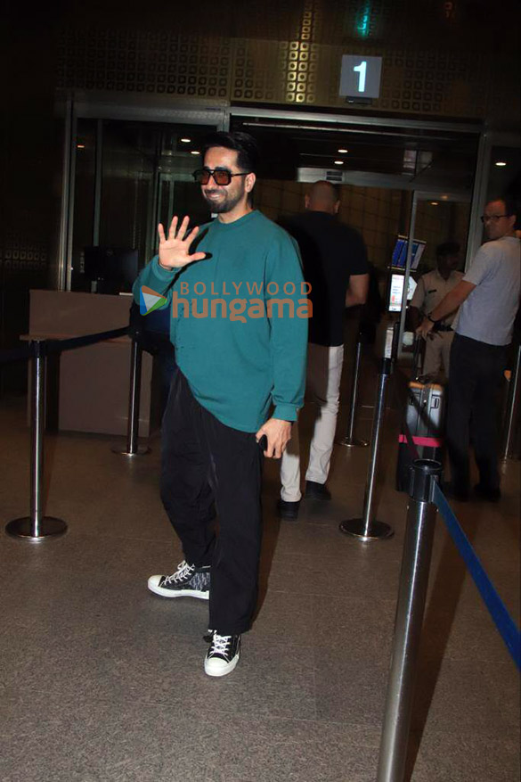 photos ayushmann khurrana and ananya pandey snapped at the airport 3 2