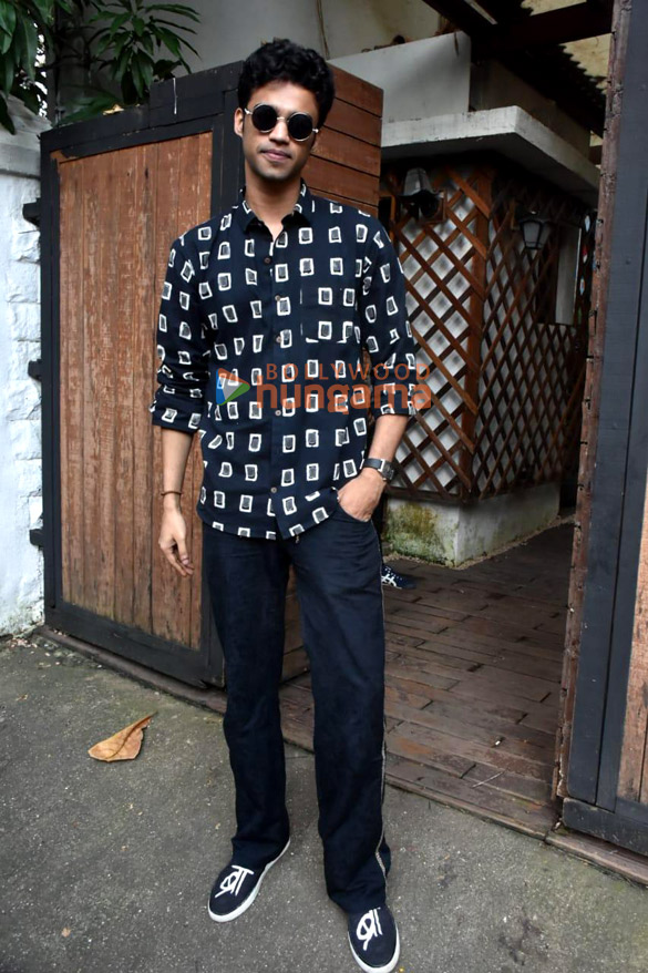 photos babil khan snapped in bandra 3
