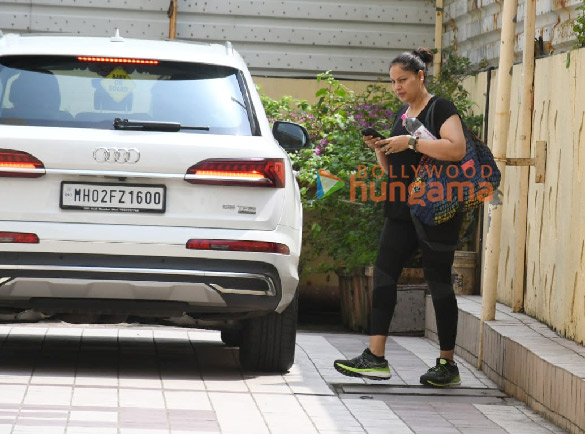 Photos: Bipasha Basu spotted outside the gym Photos: Bipasha Basu spotted outside the gym
