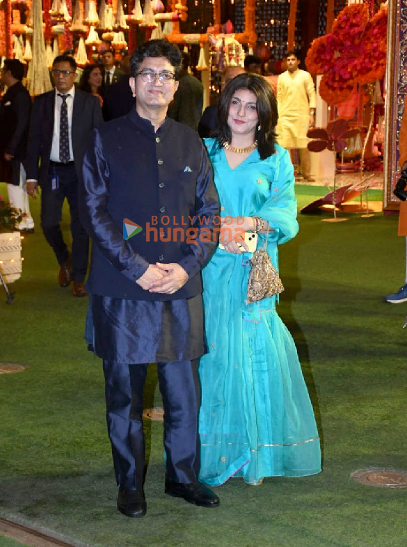 photos celebs arrive at ambanis house for ganpati darshan5 4