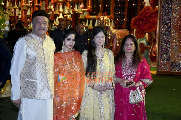 photos celebs arrive at ambanis house for ganpati darshan5 8