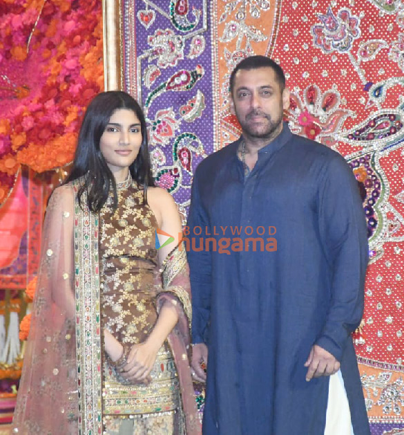 photos celebs arrive at ambanis house for ganpati darshan6 2