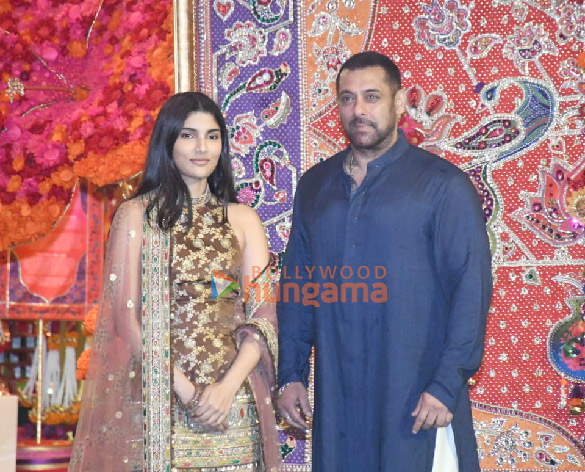 photos celebs arrive at ambanis house for ganpati darshan6 3