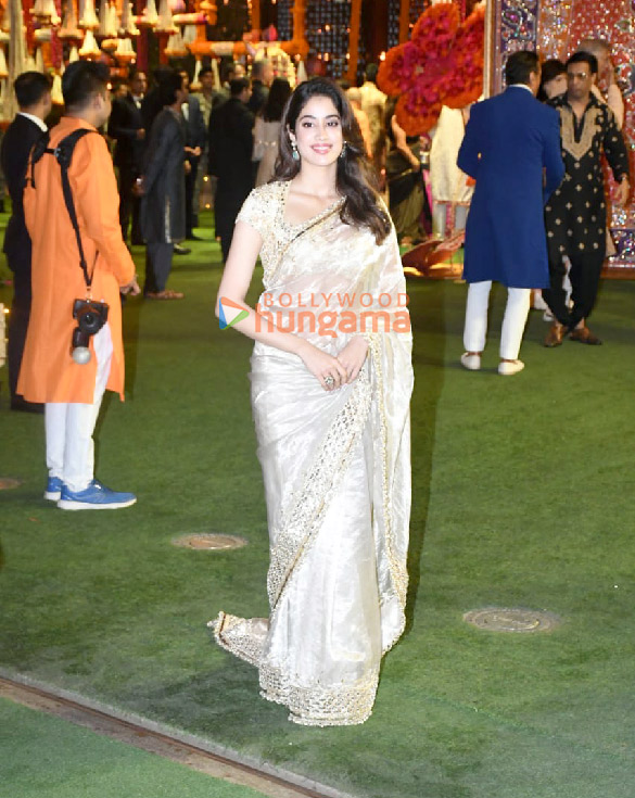 photos celebs arrive at ambanis house for ganpati darshan8 7