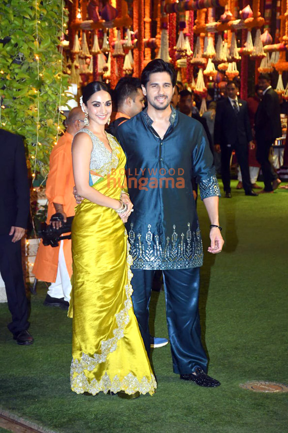 photos celebs arrive at ambanis house for ganpati darshan9 16