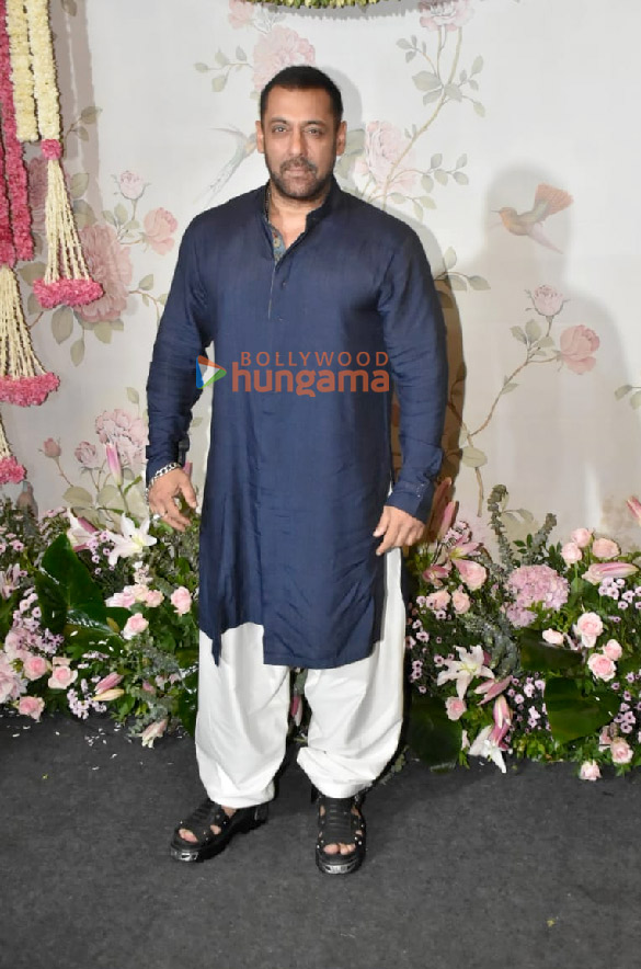 photos celebs arrive at arpita khans house for ganpati darshan 1 4