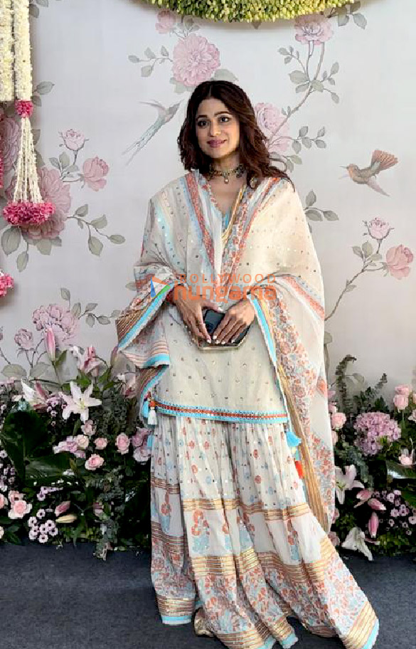 photos celebs arrive at arpita khans house for ganpati darshan 5