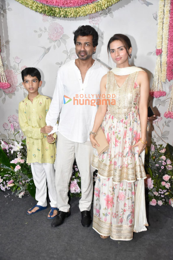 photos celebs arrive at arpita khans house for ganpati darshan7 4