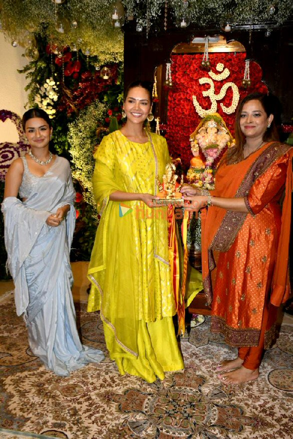 photos celebs snapped at cms residence for ganpati darshan 1