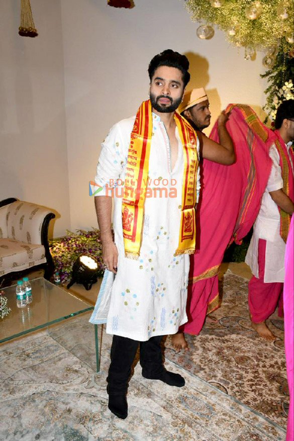 photos celebs snapped at cms residence for ganpati darshan 19