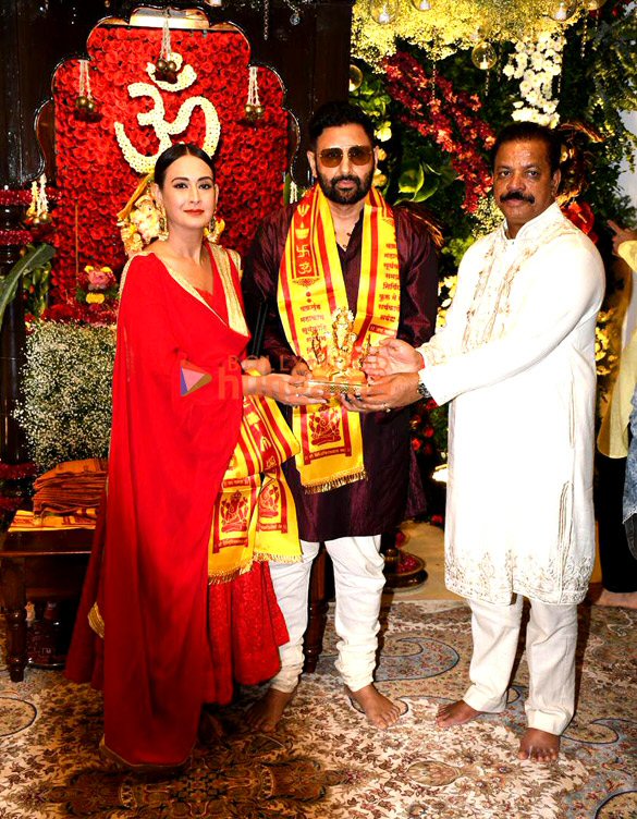 photos celebs snapped at cms residence for ganpati darshan 29