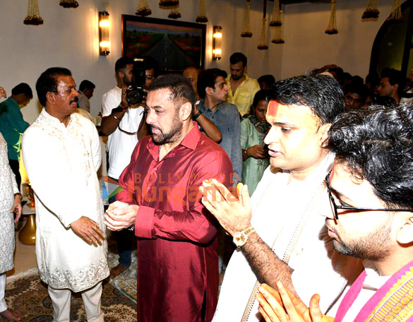 photos celebs snapped at cms residence for ganpati darshan 34