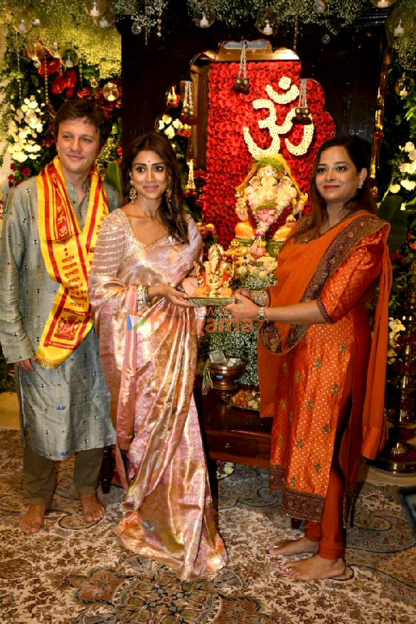 photos celebs snapped at cms residence for ganpati darshan 4