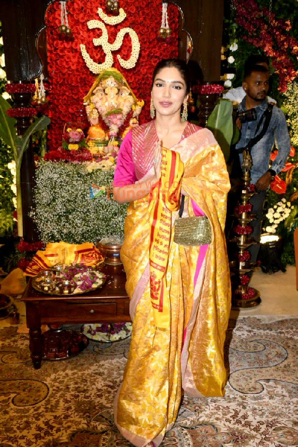 Photos Celebs snapped at CM’s residence for Ganpati Darshan (5)