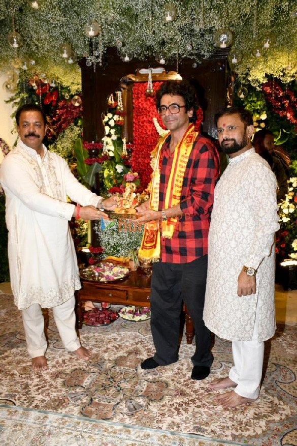 photos celebs snapped at cms residence for ganpati darshan 7