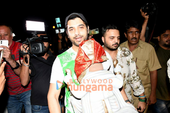 photos celebs snapped bringing lord ganesh idols home to kick start ganesh chaturthi celebrations 3 2