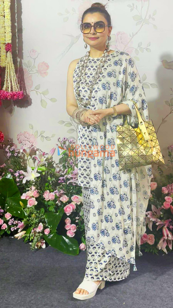photos celebs snapped visiting arpita khans house for ganpati darshan 7