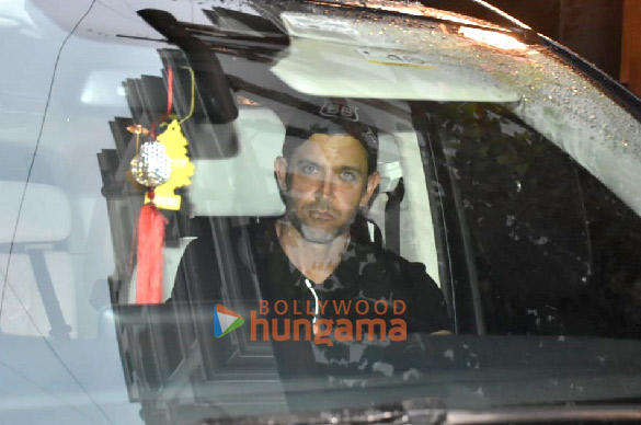 photos hrithik roshan snapped at siddharth anands office 5