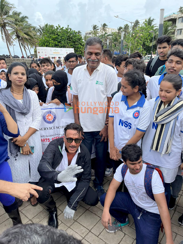 photos jackie shroff joins the initiative of cleaning mumbai beaches 2