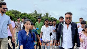 Photos: Jackie Shroff joins the initiative of cleaning Mumbai beaches