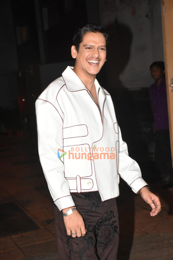 photos kareena kapoor khan vijay varma and jaideep ahlawat snapped at rang mandir in bandra 5