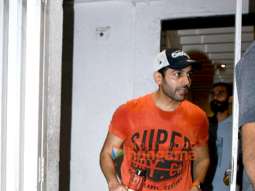 Photos: Kartik Aaryan snapped in Juhu