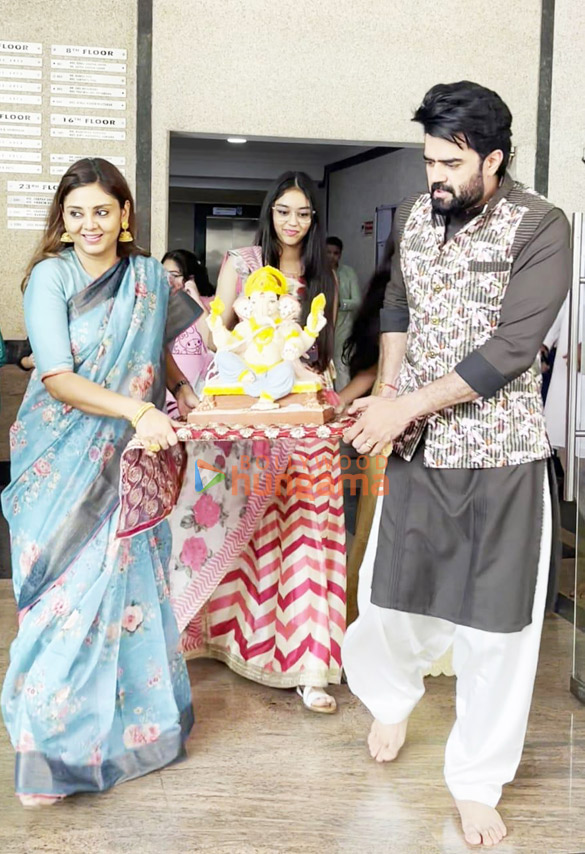 Photos: Maniesh Paul snapped during Ganpati visarjan Photos: Maniesh Paul snapped during Ganpati visarjan