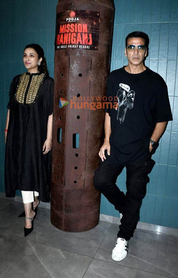 photos mission raniganj stars akshay kumar and parineeti chopra snapped at pooja entertainment office in juhu 3