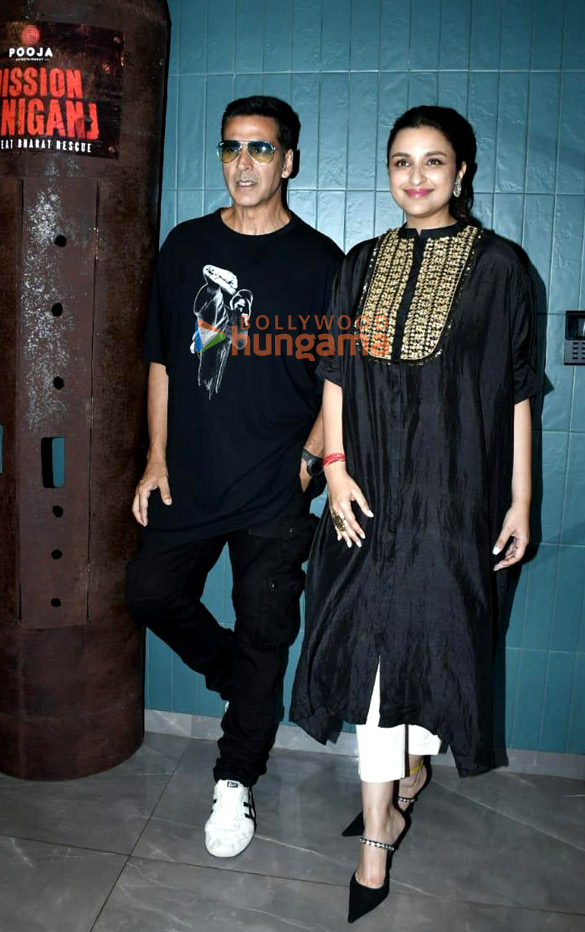 Photos: Mission Raniganj stars Akshay Kumar and Parineeti Chopra snapped at Pooja Entertainment office in Juhu