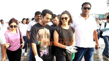 Photos: Rajkummar Rao and Saiyami Kher snapped participating in the Beach Clean-up drive in Juhu