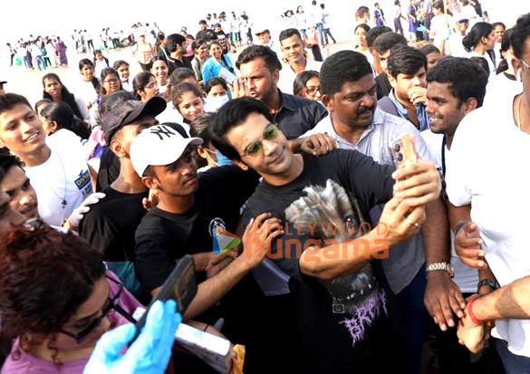 photos rajkummar rao and saiyami kher snapped participating in the beach cleanup drive in juhu 3