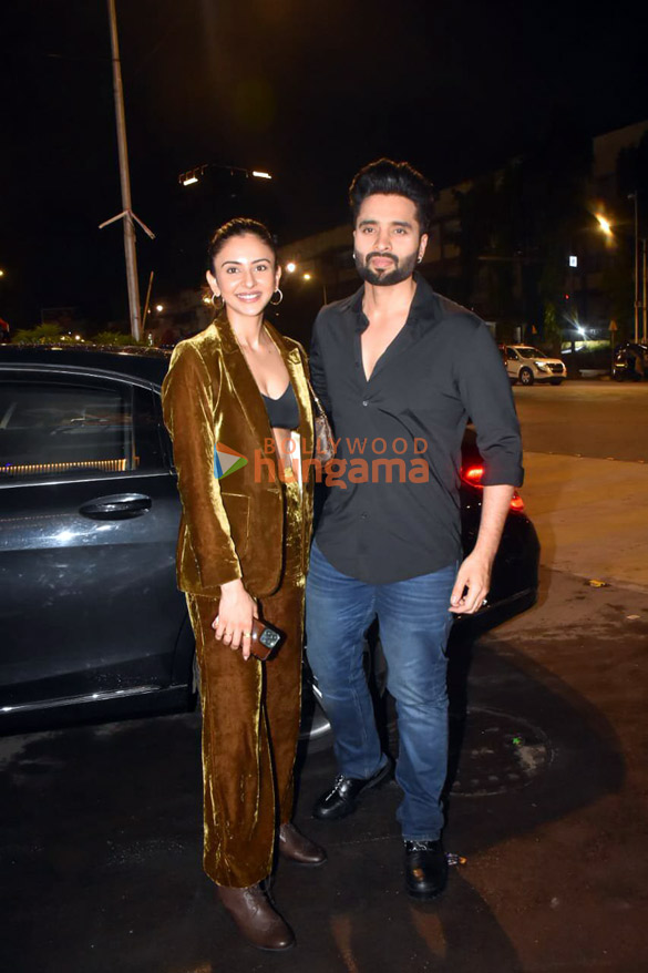 photos rakul preet singh jackky bhagnani and pragya jaiswal snapped at bastian in bandra 1 2