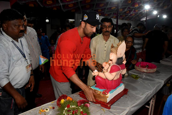 photos ranbir kapoor and neetu singh snapped at ganesh visarjan 4