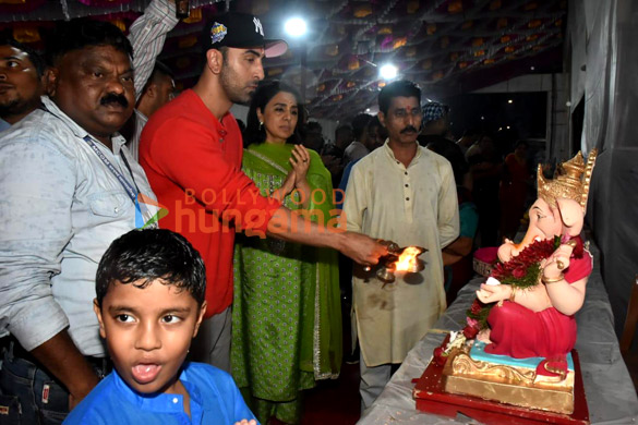 photos ranbir kapoor and neetu singh snapped at ganesh visarjan 6