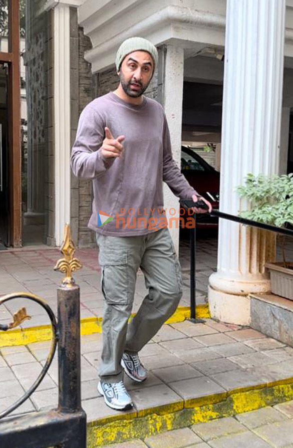 photos ranbir kapoor snapped at a clinic in mumbai 4