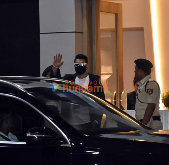photos ranveer singh and karan johar spotted at kalina airport 3