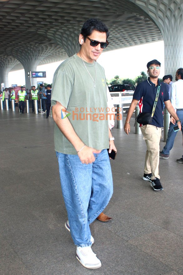 photos richa chadha pulkit samrat manjot singh snapped at the airport 14