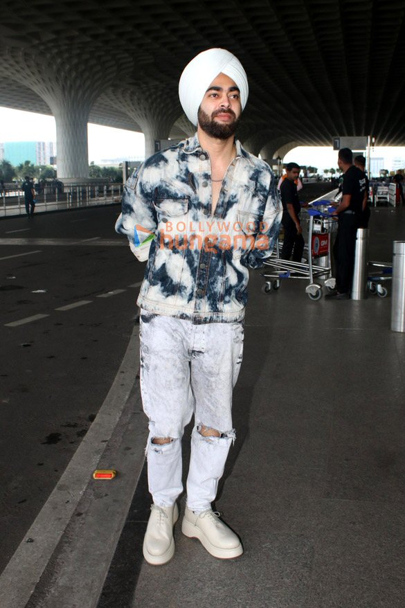 photos richa chadha pulkit samrat manjot singh snapped at the airport 3