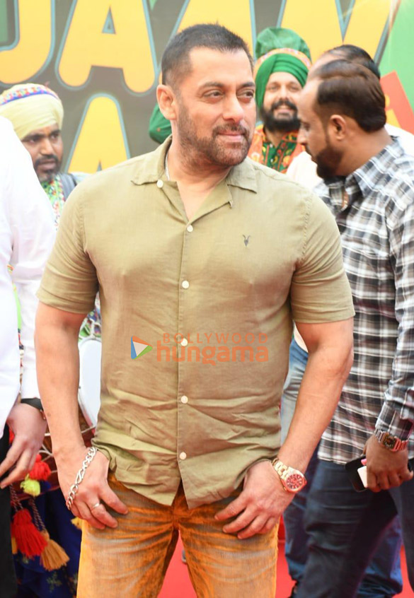 photos salman khan gippy grewal amardeep grewal and others attend the trailer launch of maujaan hi maujaan 3